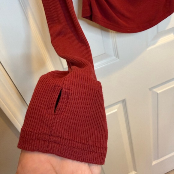 Cider Red Cowl Neck Off Shoulder Ribbed Top Size M - Picture 2 of 7